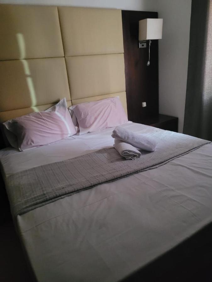לואנדה Guest House La Plaza מראה חיצוני תמונה