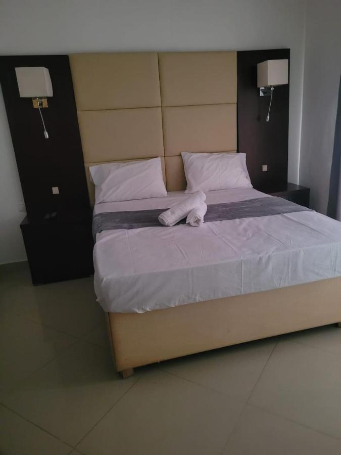 לואנדה Guest House La Plaza מראה חיצוני תמונה